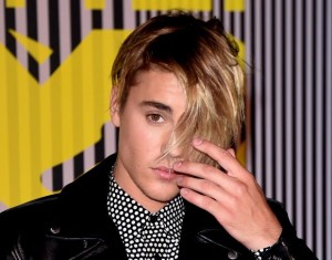 justin bieber new haircut 2015 in MTV VMAs red carpet 3